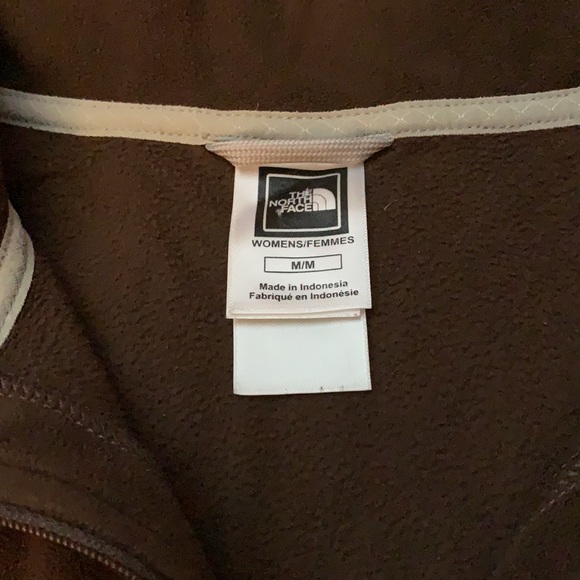 Women’s North Face 1/4 zip pullover - Picture 5 of 8
